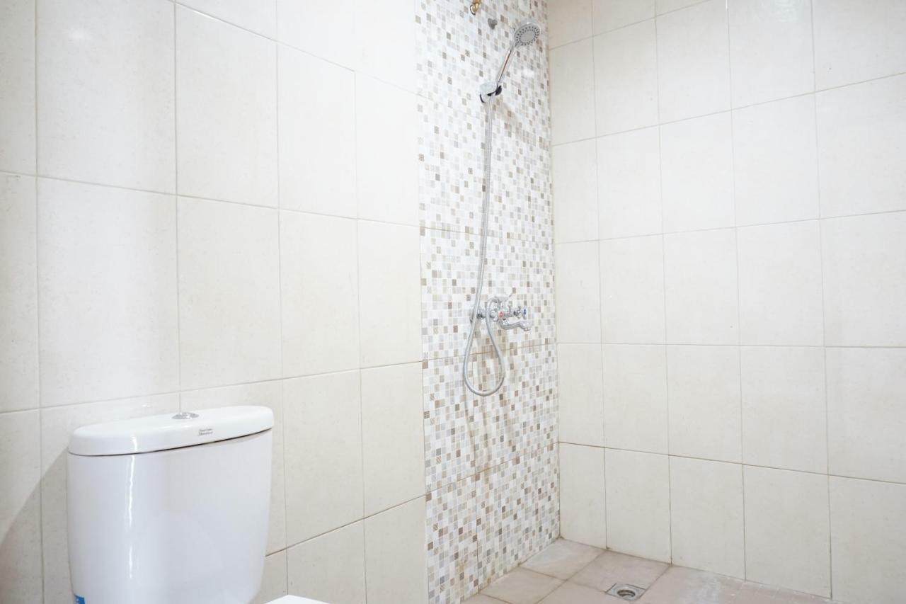 Residences By Reddoorz Near Mt Haryono - Minimum Stay 7 Days Jakarta Eksteriør billede