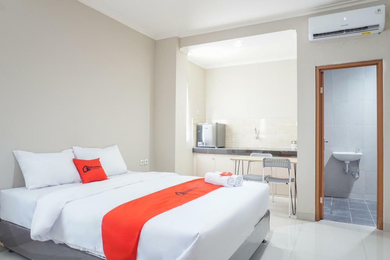 Residences By Reddoorz Near Mt Haryono - Minimum Stay 7 Days Jakarta Eksteriør billede