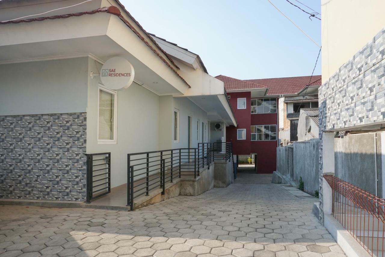 Residences By Reddoorz Near Mt Haryono - Minimum Stay 7 Days Jakarta Eksteriør billede