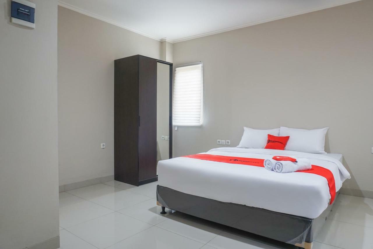 Residences By Reddoorz Near Mt Haryono - Minimum Stay 7 Days Jakarta Eksteriør billede