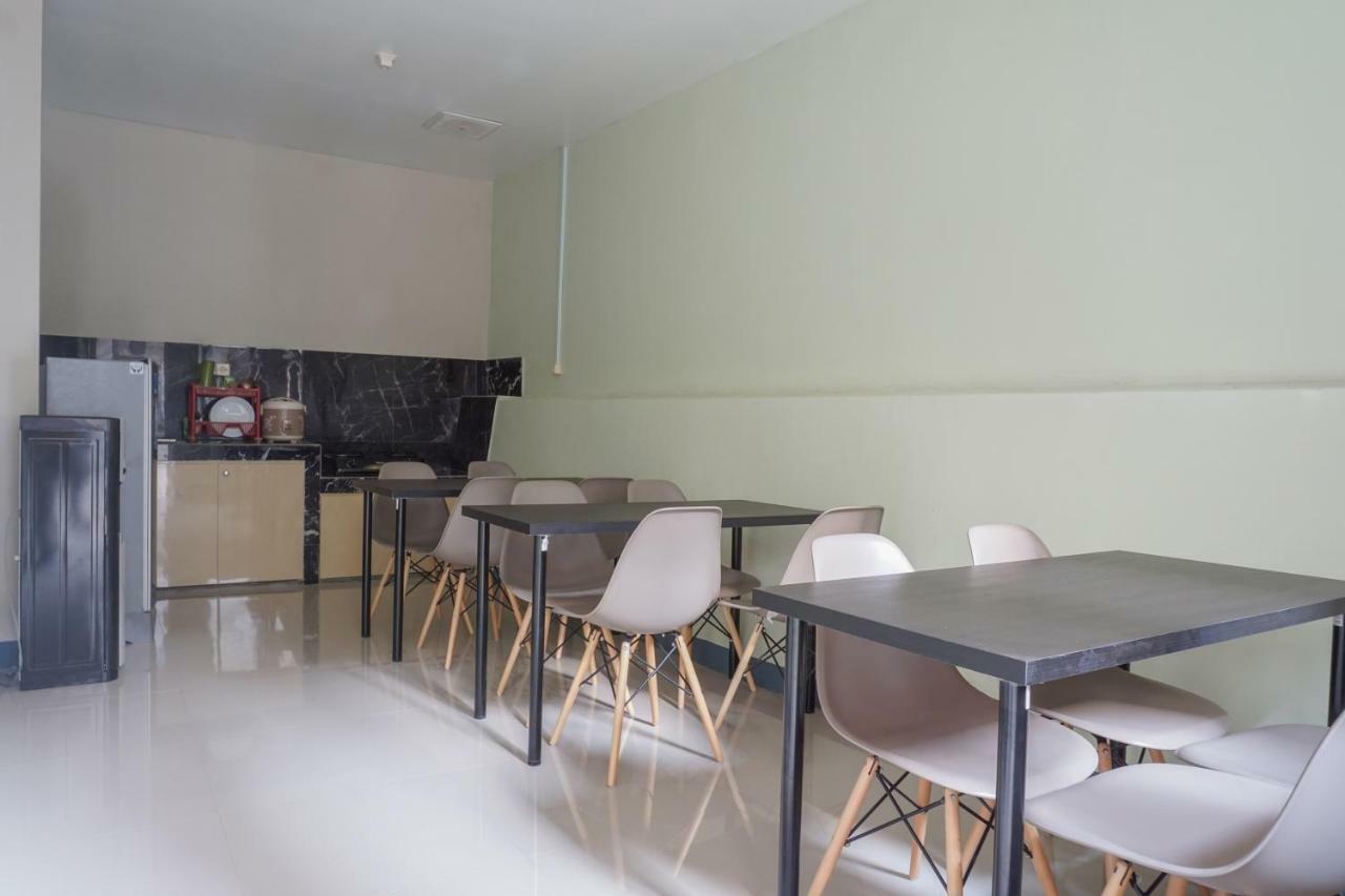 Residences By Reddoorz Near Mt Haryono - Minimum Stay 7 Days Jakarta Eksteriør billede