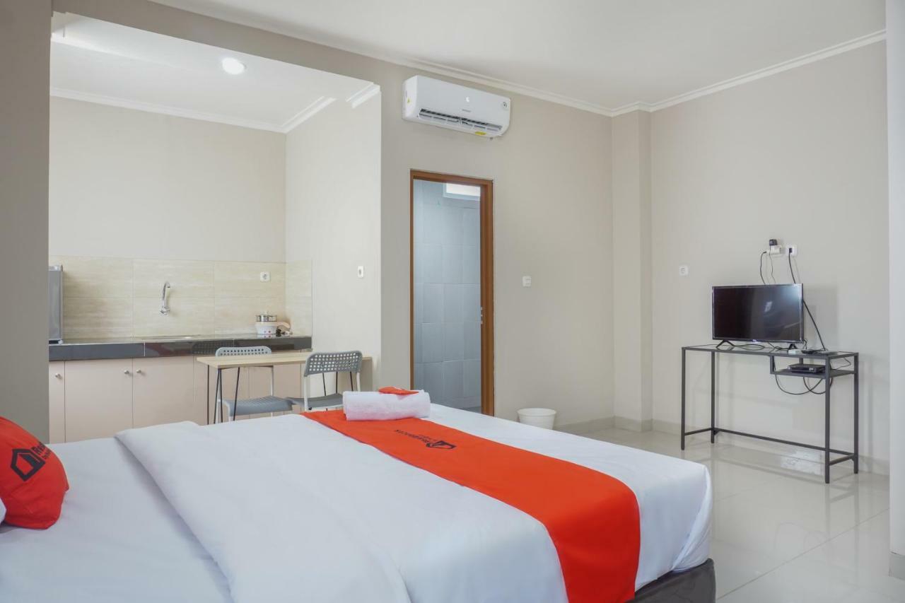 Residences By Reddoorz Near Mt Haryono - Minimum Stay 7 Days Jakarta Eksteriør billede