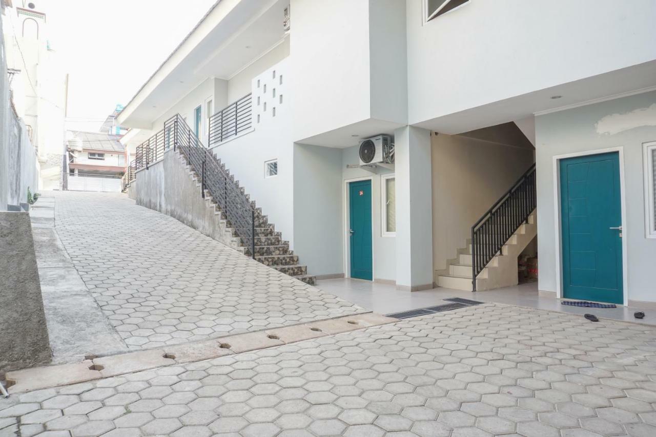 Residences By Reddoorz Near Mt Haryono - Minimum Stay 7 Days Jakarta Eksteriør billede