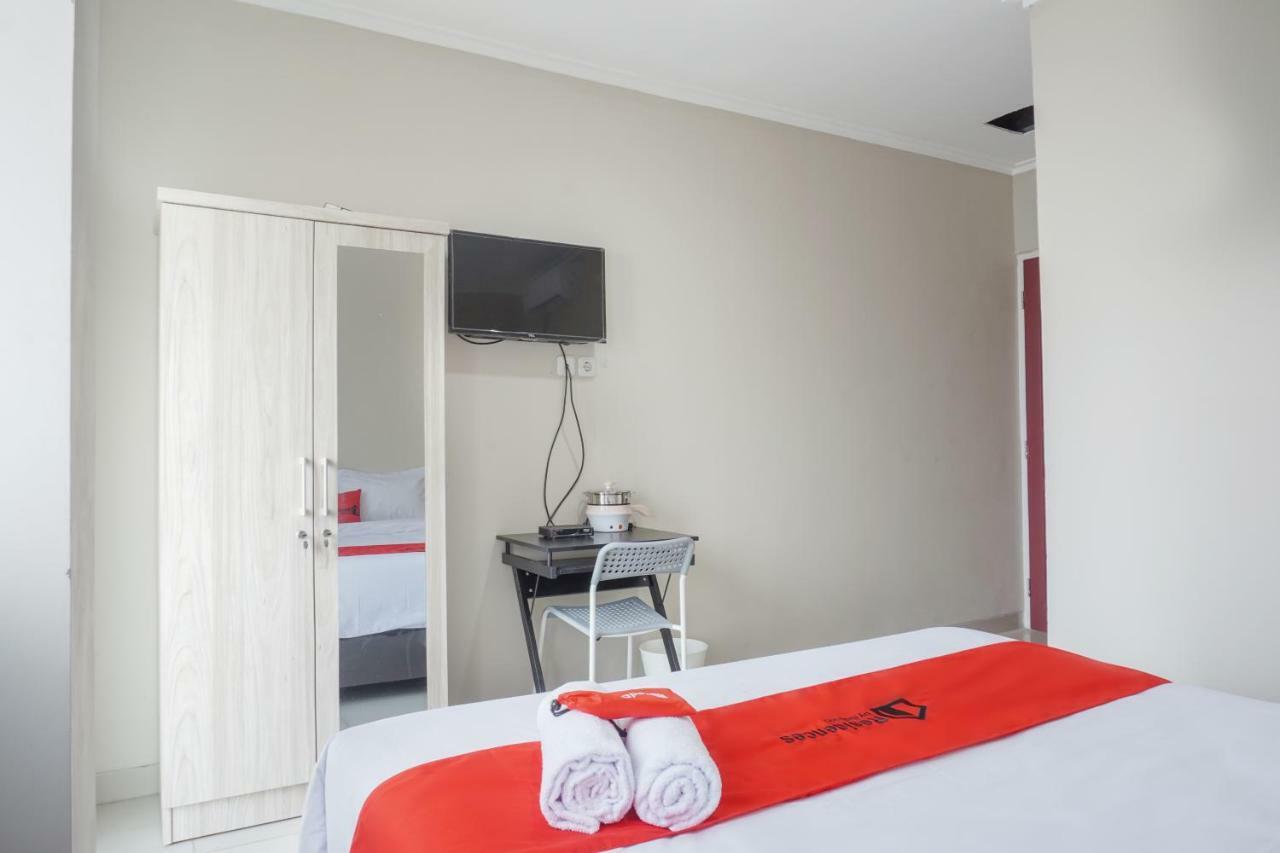 Residences By Reddoorz Near Mt Haryono - Minimum Stay 7 Days Jakarta Eksteriør billede