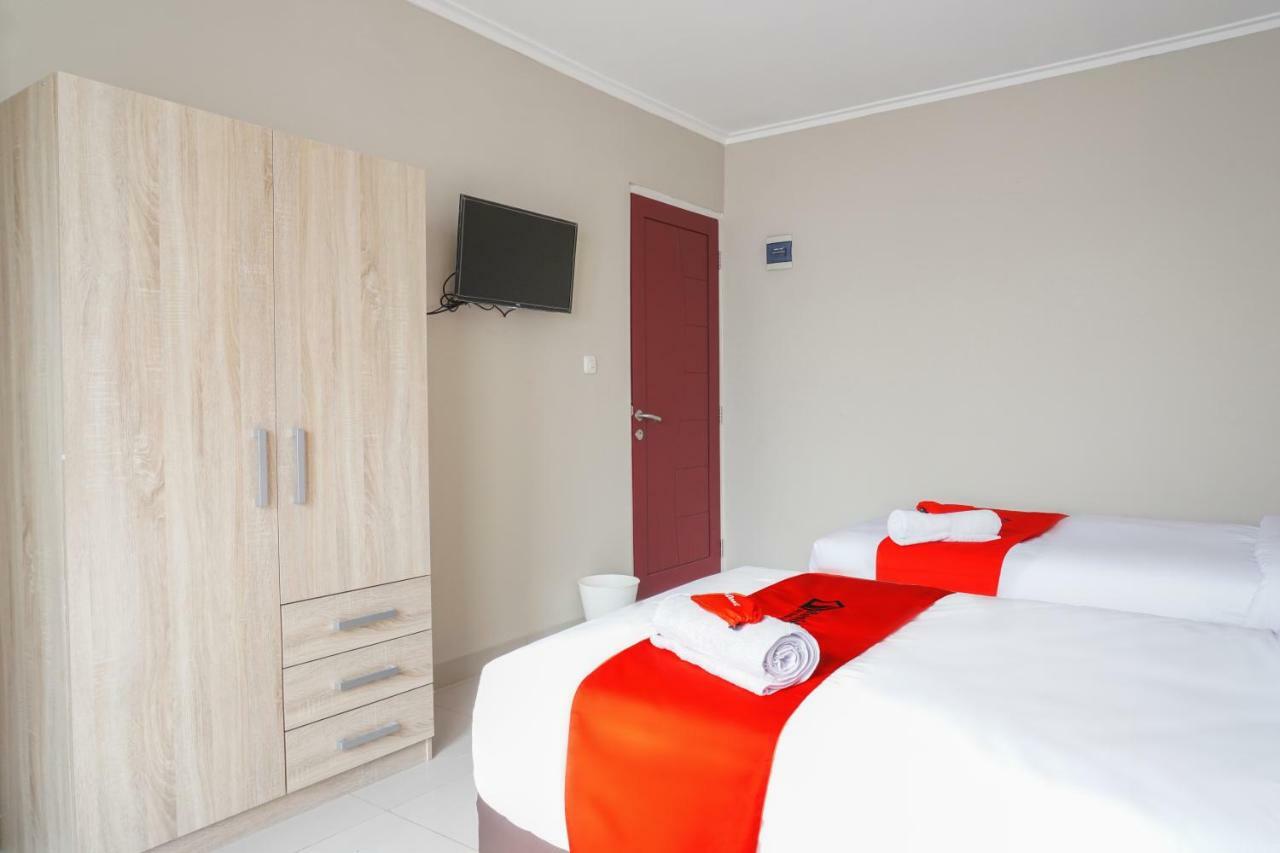 Residences By Reddoorz Near Mt Haryono - Minimum Stay 7 Days Jakarta Eksteriør billede