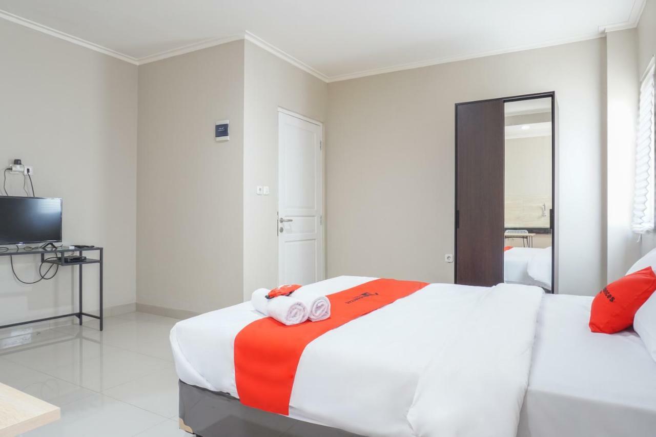 Residences By Reddoorz Near Mt Haryono - Minimum Stay 7 Days Jakarta Eksteriør billede